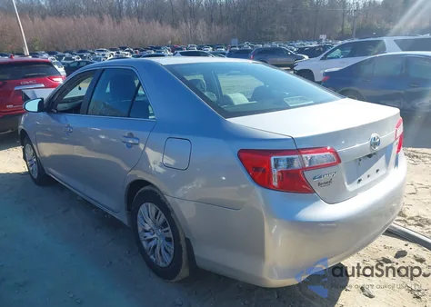 2014 Toyota Camry Le z USA, uszkodzony, nr VIN 4T1BF1FK3EU757685
